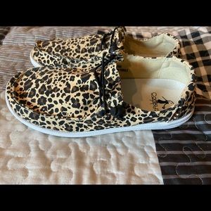 Women’s Corkys Sz 9 Cheetah Slip On Loafers in Excellent Condition!!